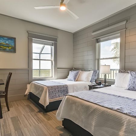 Harborwalk Lodge Hitchcock Екстериор снимка