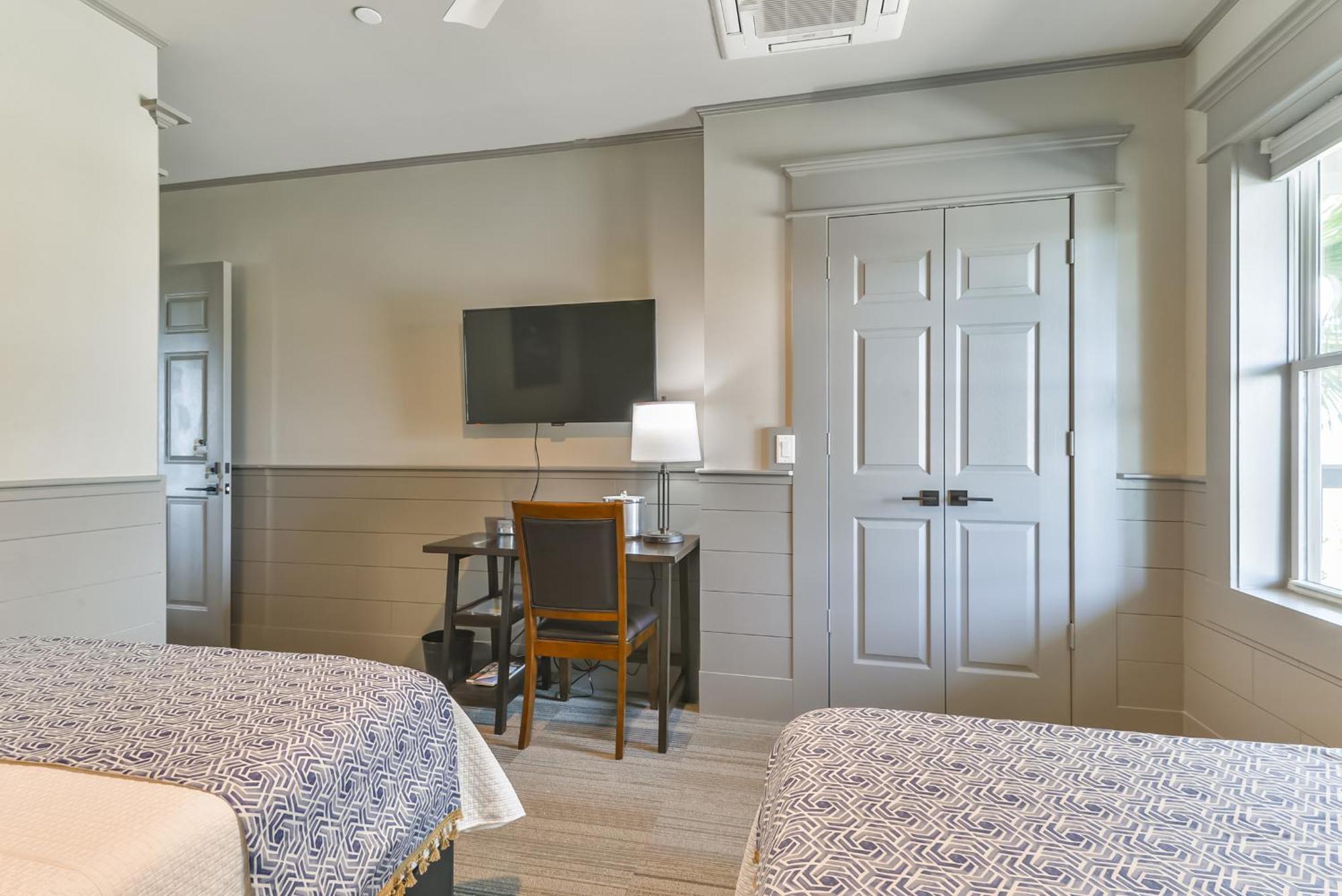 Harborwalk Lodge Hitchcock Екстериор снимка