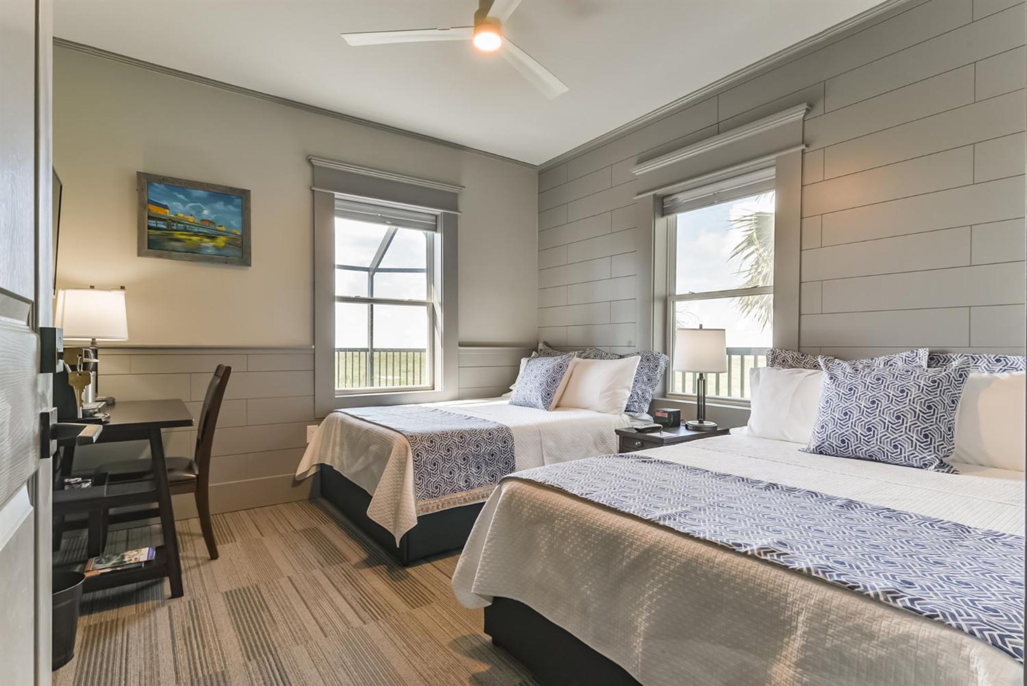 Harborwalk Lodge Hitchcock Екстериор снимка