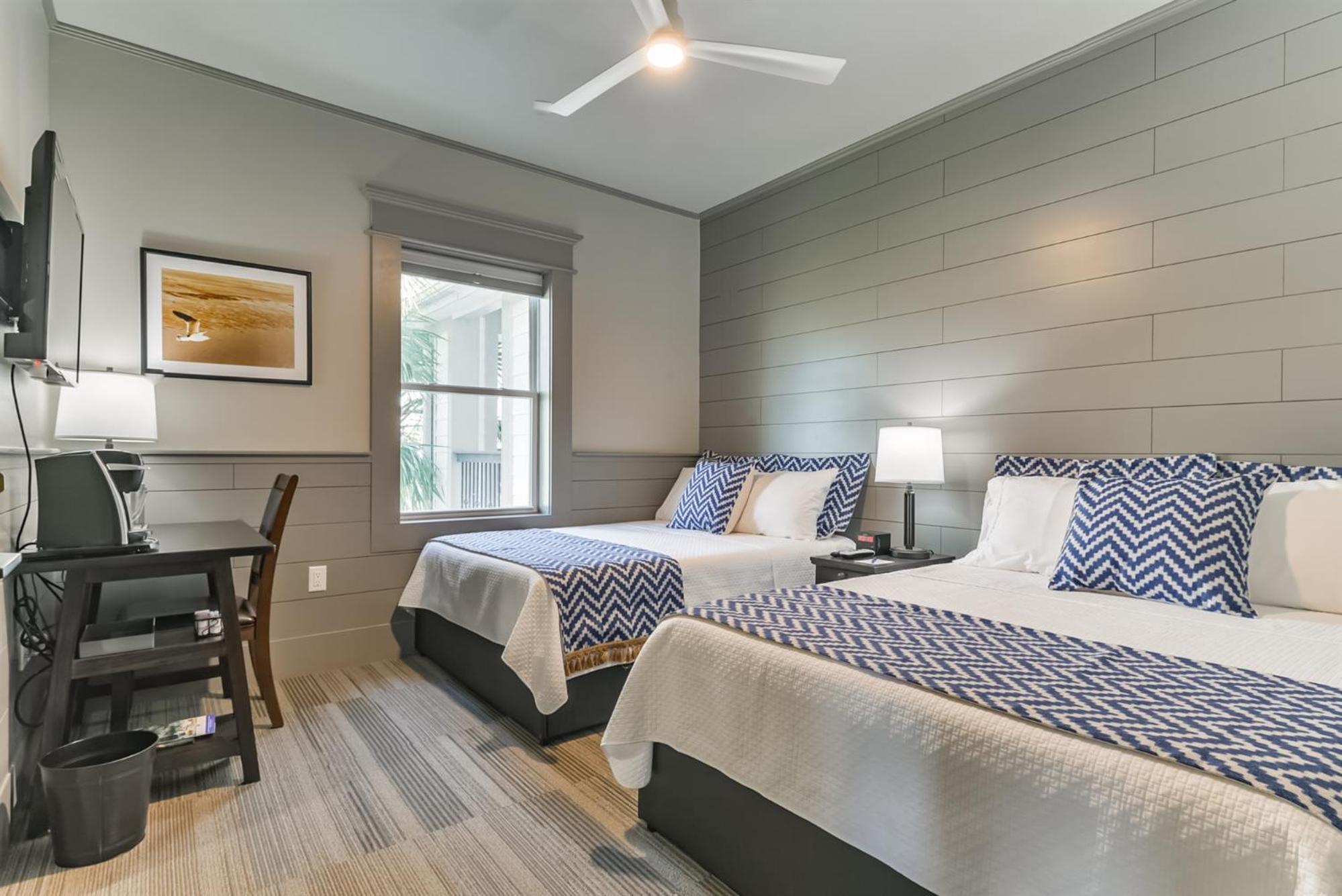 Harborwalk Lodge Hitchcock Екстериор снимка