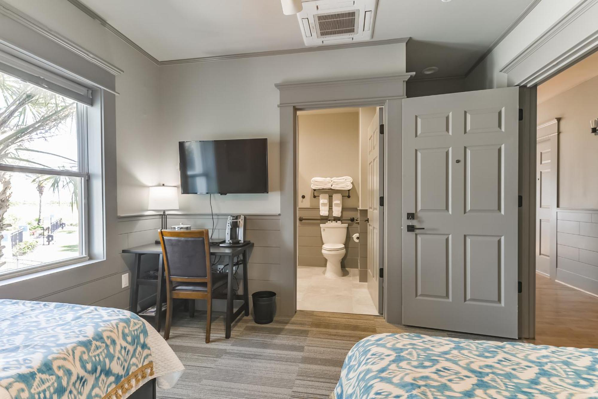 Harborwalk Lodge Hitchcock Екстериор снимка