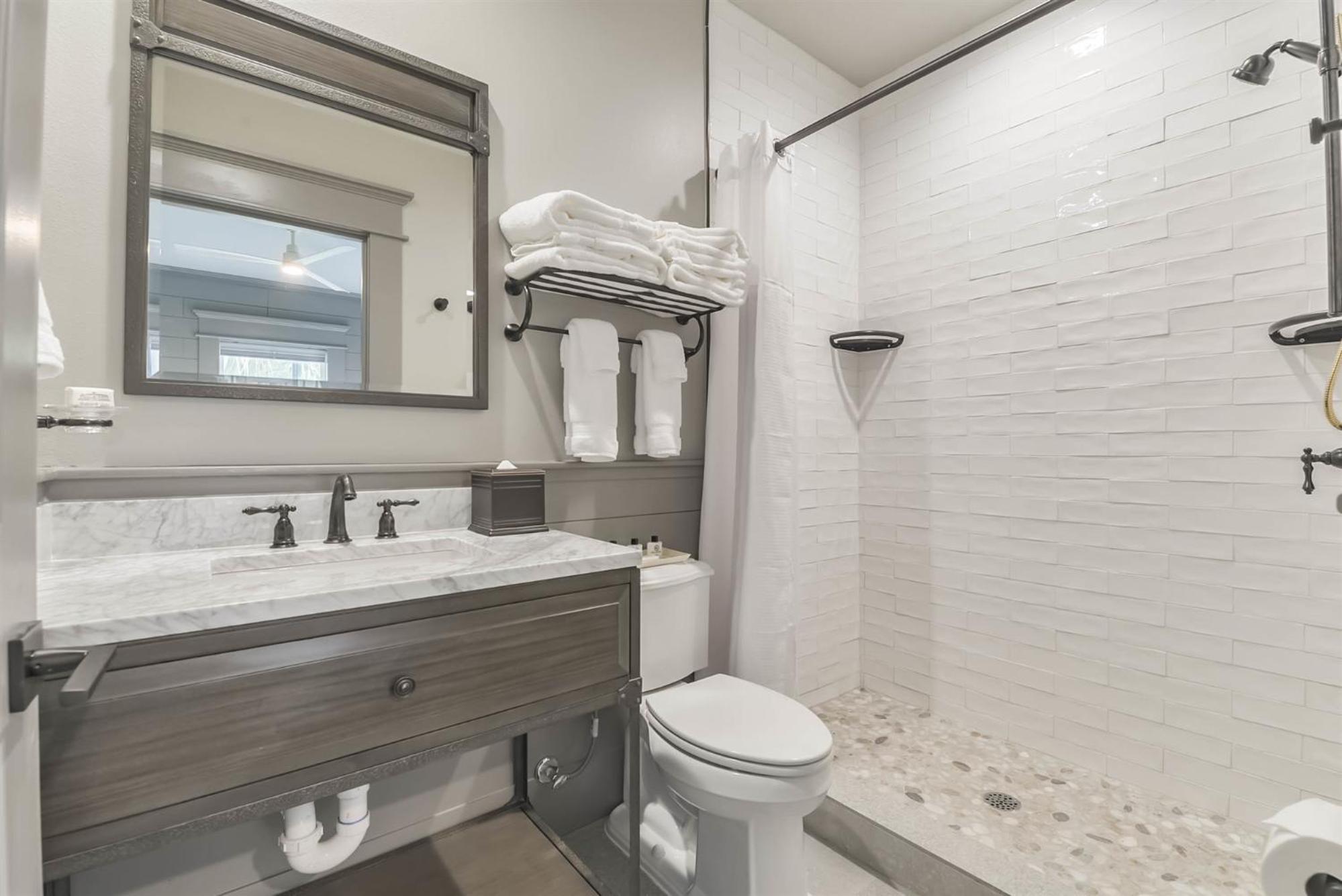 Harborwalk Lodge Hitchcock Екстериор снимка