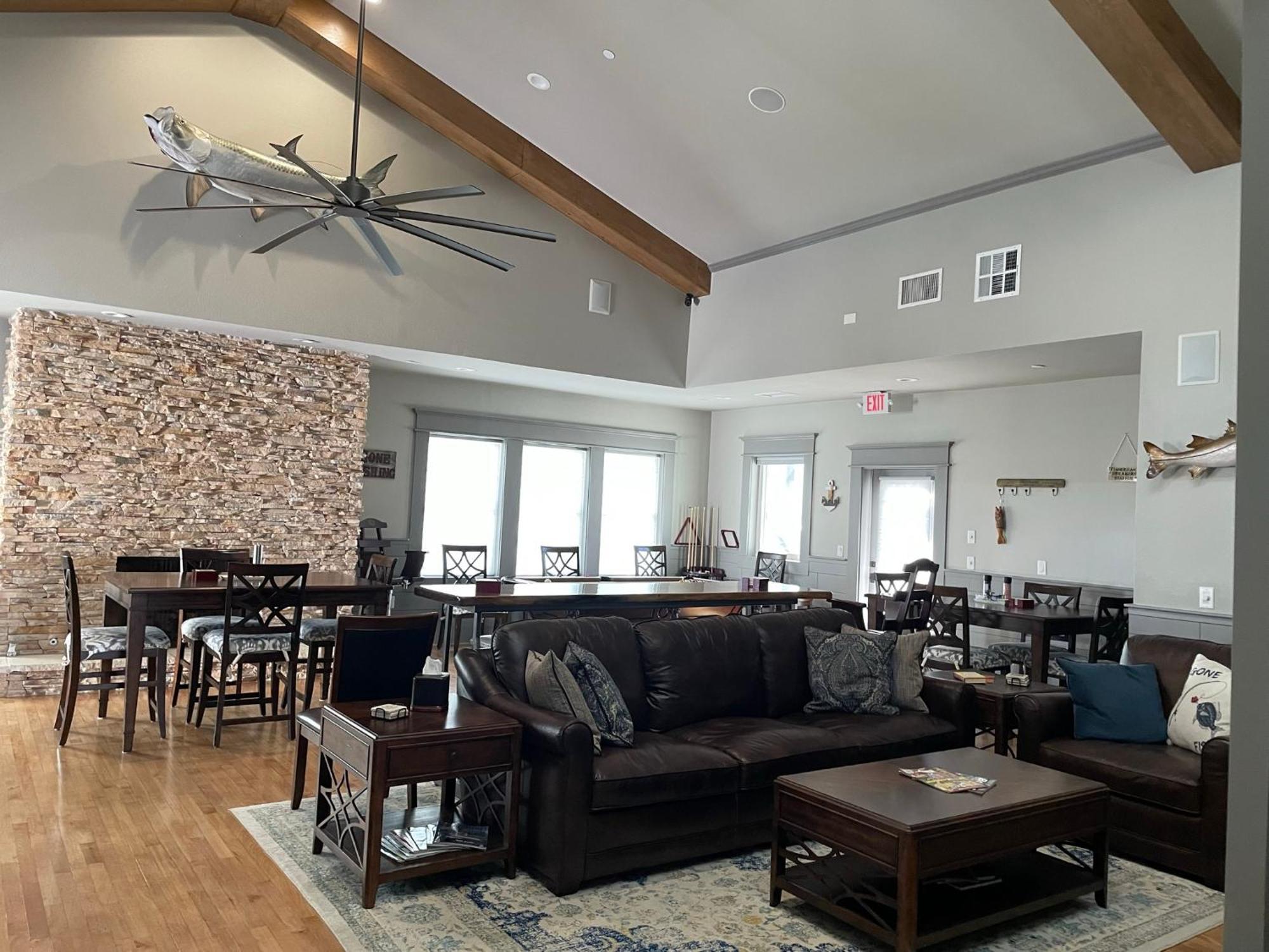 Harborwalk Lodge Hitchcock Екстериор снимка